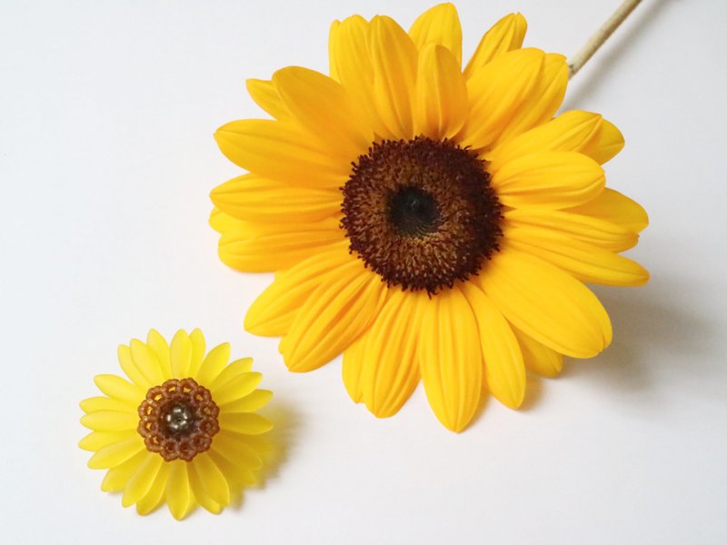 向日葵胸针黄/黑倾慕 只盯着你 向日葵 向日葵 迷你向日葵 迷你向日葵 向日葵胸花 父亲节 精致捷克 - 胸针 - 玻璃 黄色