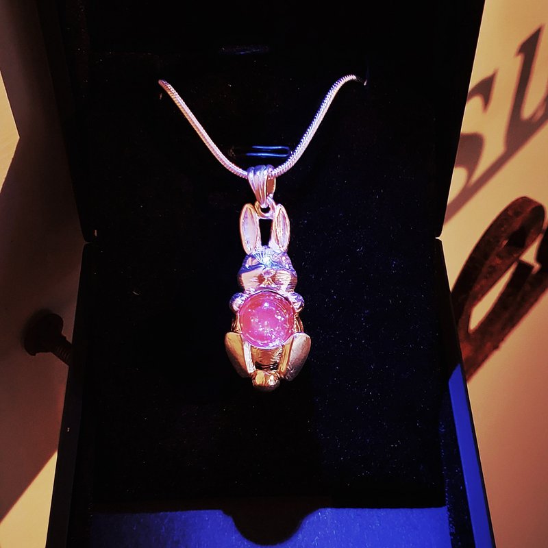 纯银毛发琉璃兔坠子(含礼盒) - 订制抱枕/饰品 - 其他材质 