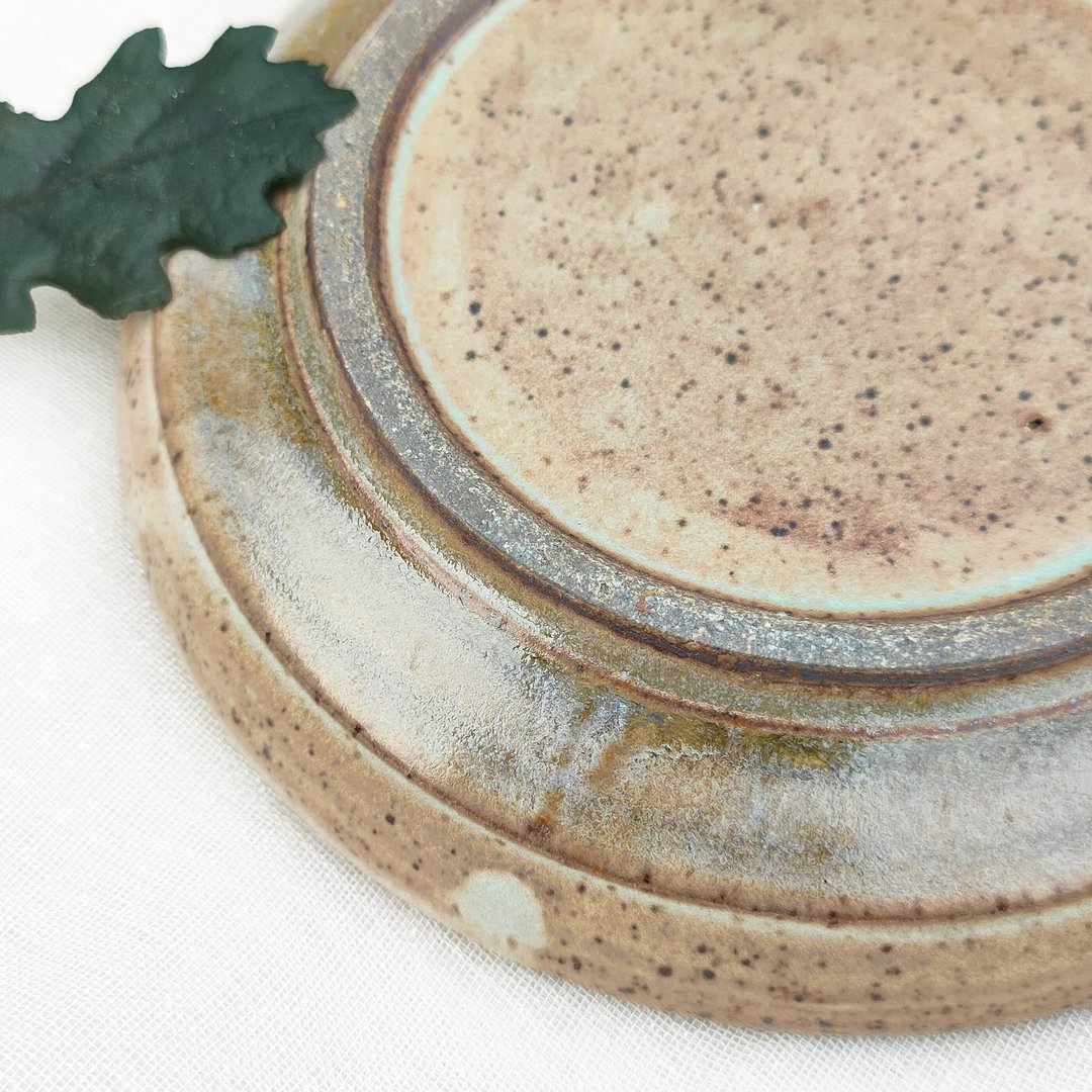 小盘-手工陶瓷盘子浅盘12cm 可当杯垫 - 盘子/餐盘/盘架 - 陶 卡其色