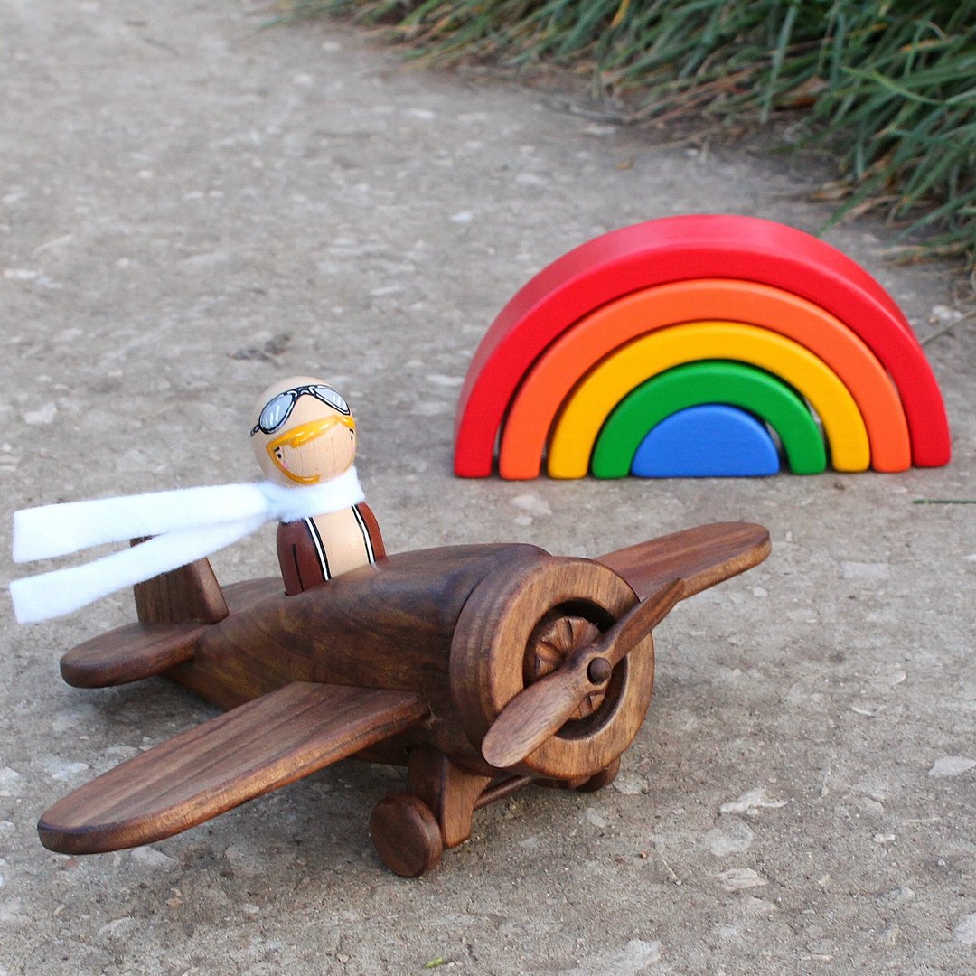 Pilot and airplane Amelia Earhart Walnut Wood doll Airplane Wooden Toy Rainbow - 玩具/玩偶 - 羊毛 咖啡色