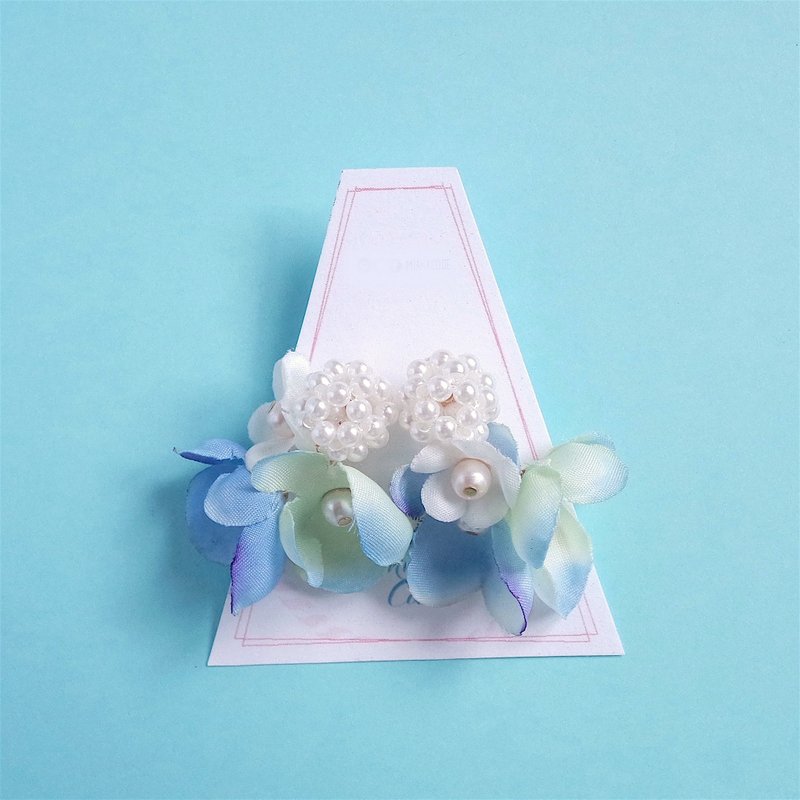 情人节 手工串珠 珍珠 小花 日本制抗敏耳针/夹式耳环 - 耳环/耳夹 - 植物．花 蓝色