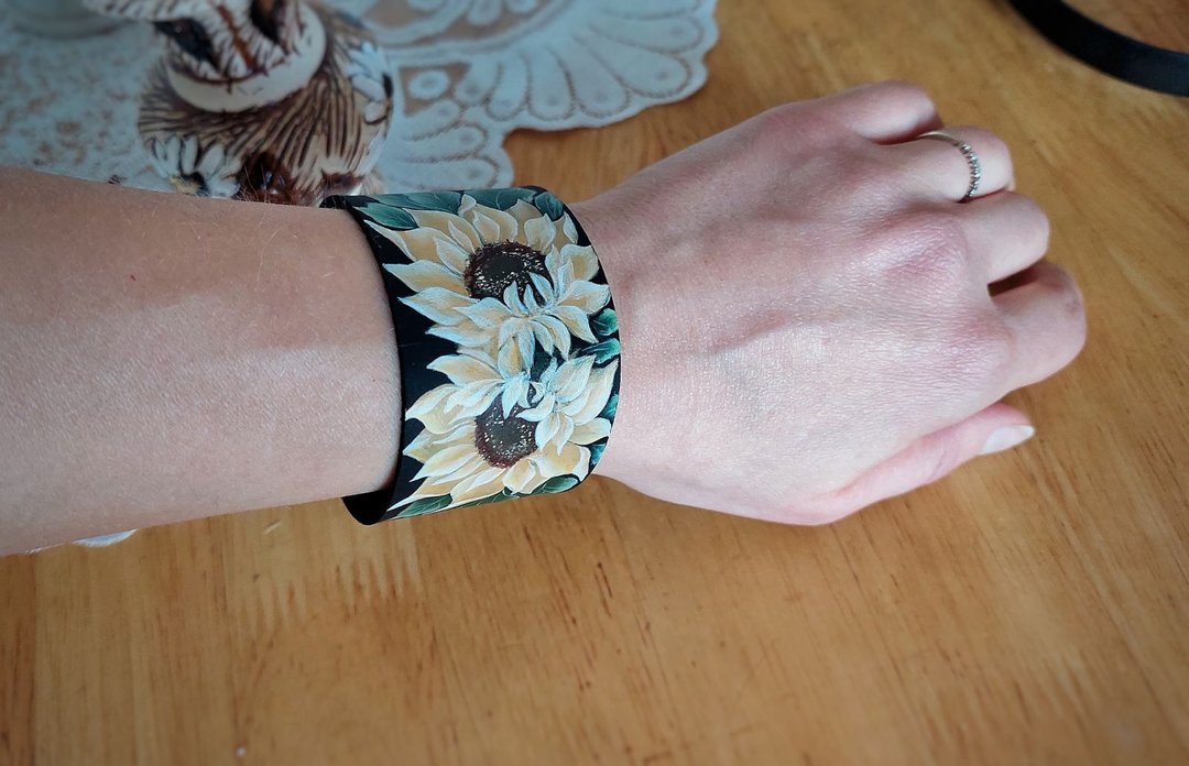 Black leather bracelet woman Custom bracelet Floral ethnic bracelet Folk - 手链/手环 - 真皮 黑色