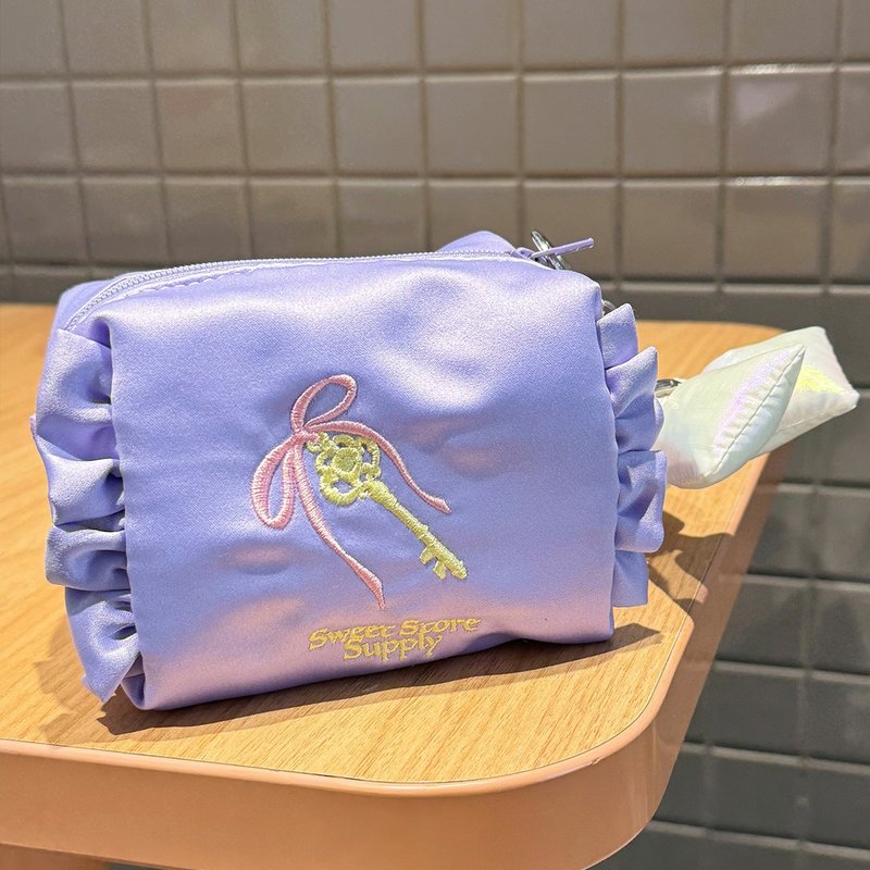 Sweetstore Supply 原创全紫绸缎蝴蝶结刺绣化妆包 便携收纳包 - 化妆包/杂物包 - 棉．麻 紫色