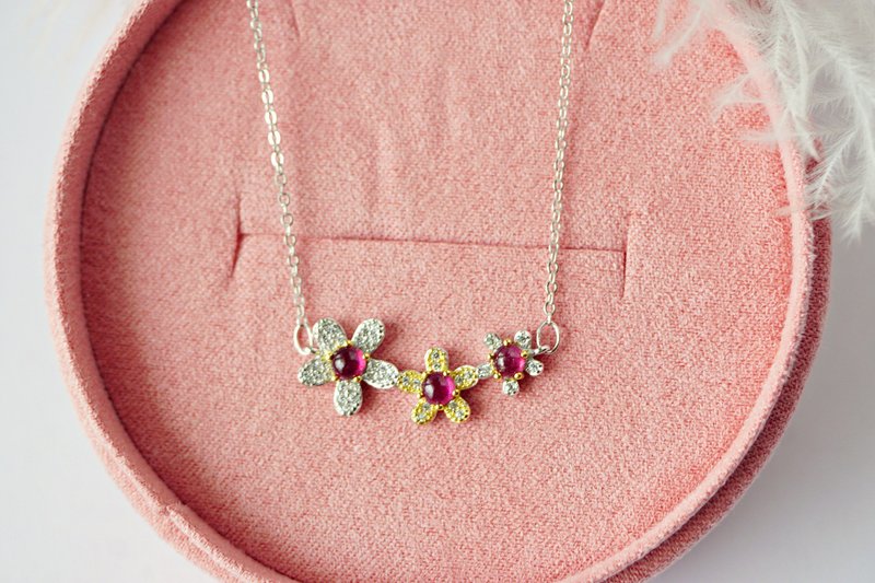 Natural Ruby Necklace Silver 925 flower design. - 项链 - 纯银 红色