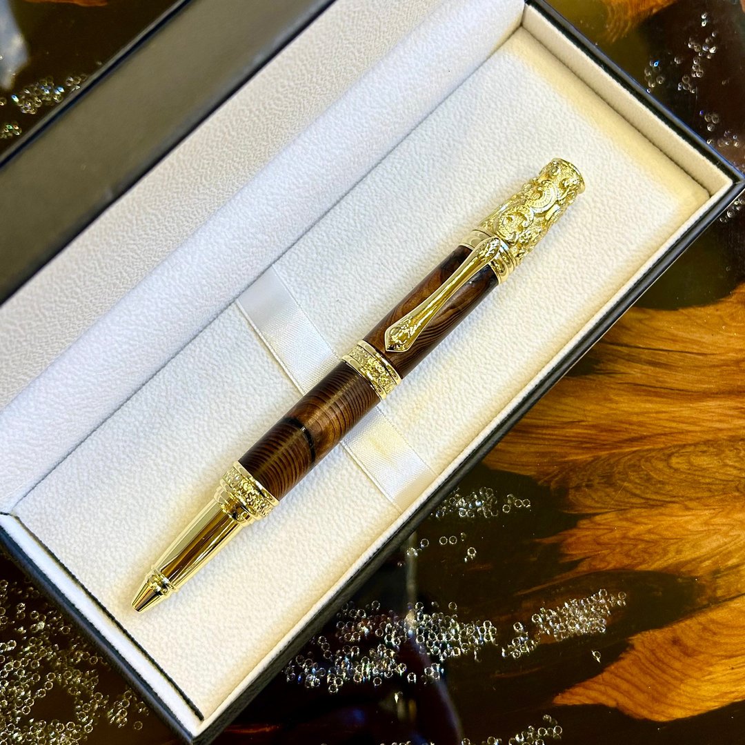 Yakusugi ballpoint pen as a gift to pray for longevity - 圆珠笔/中性笔 - 木头 咖啡色