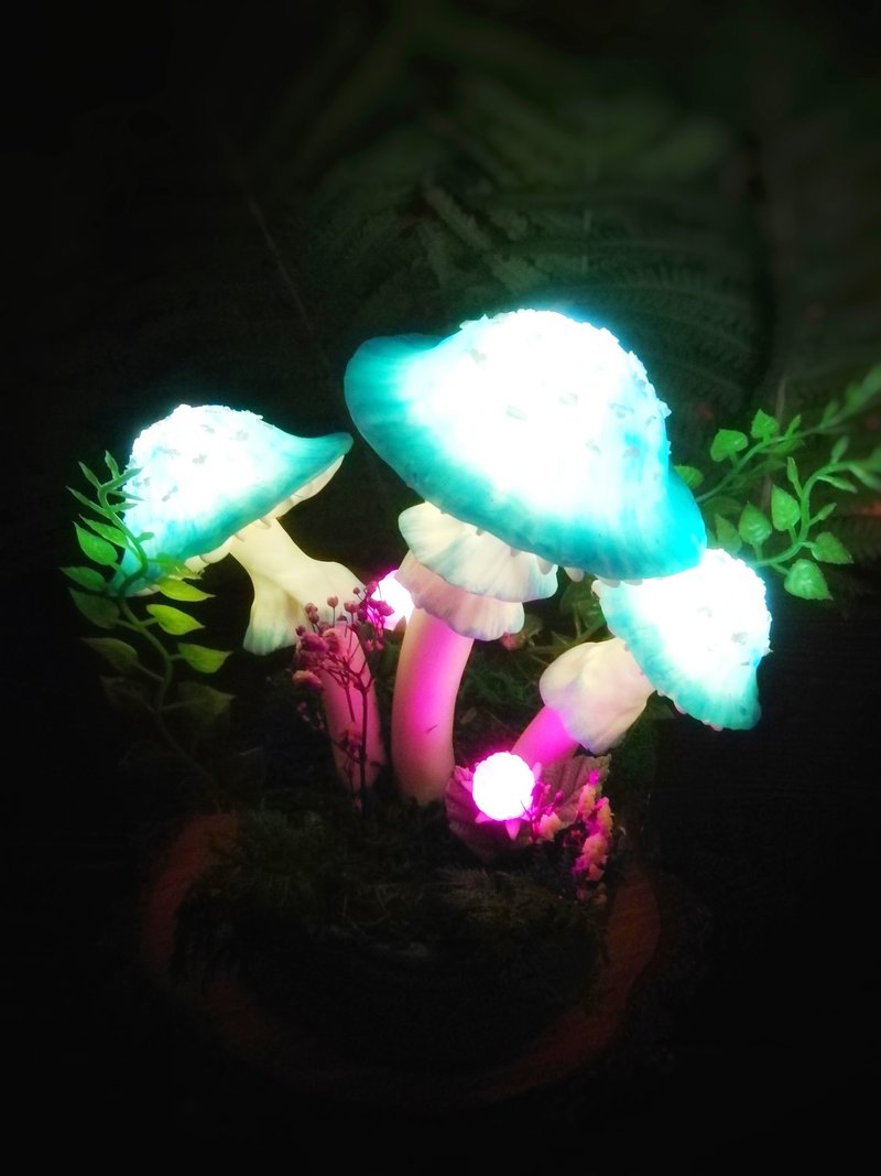 夜光蓝色发光的led蘑菇和led浆果 - 灯具/灯饰 - 粘土 蓝色