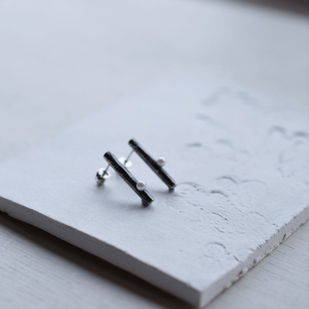 Stick --Akoya Pearl Earrings L - 耳环/耳夹 - 其他金属 黑色