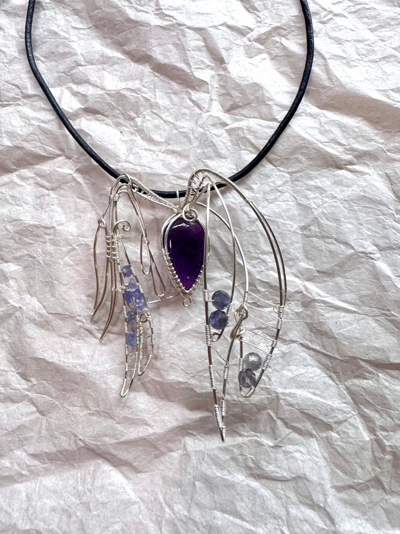 金属编织吊坠—翼 - 项链 - 铜/黄铜 紫色