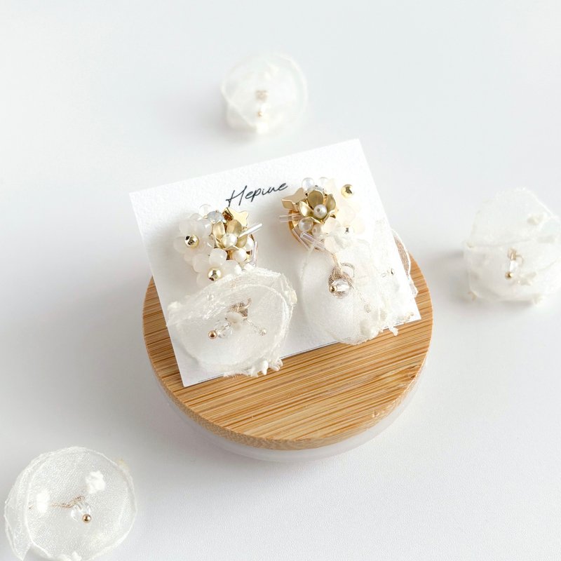 Bloom Veil (White): earring耳夹 / pierce耳钉 - 耳环/耳夹 - 铜/黄铜 白色