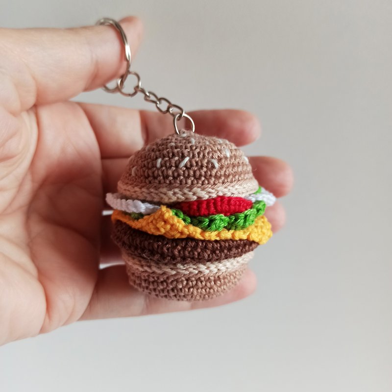 Crochet keychain hamburger, crochet car accessories, cute bag charm,mini food - 钥匙链/钥匙包 - 棉．麻 