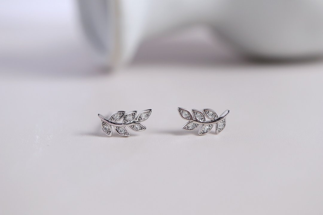 【SALE 换季出清】桂冠叶。纯银耳环 - 耳环/耳夹 - 纯银 银色