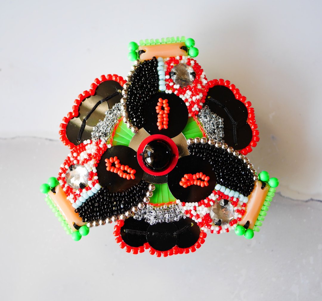 tsububu / bead embroidery / brooches / garden / no.2 - 胸针 - 绣线 红色