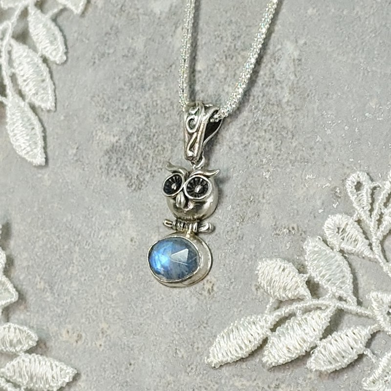 坠子 蓝晕 月光石 玫瑰切 猫头鹰 925银 项链 宝石 手作 饰品 - 项链 - 宝石 