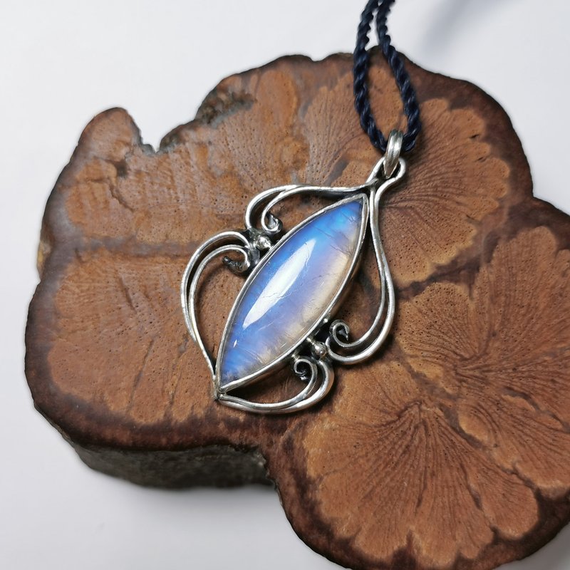 蓝月光石/高净度带彩虹-纯银镶嵌设计坠/搭配防水蜡线项链 - 项链 - 半宝石 蓝色