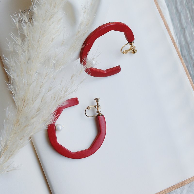 Betty 耳环 耳针耳夹 - 耳环/耳夹 - 真皮 红色