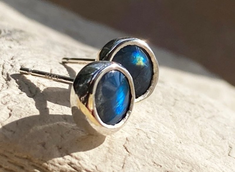 Finnish Gemstone ◇ Spectrolite (spectrolite) SV stud earrings (for both ears) - 耳环/耳夹 - 宝石 