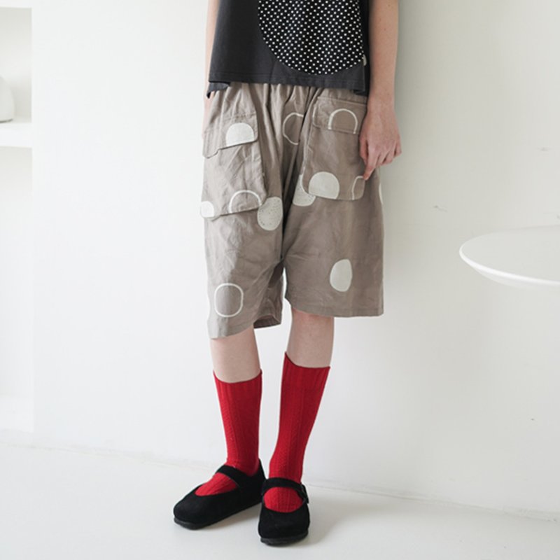 双口袋圈圈五分裤 - imakokoni - 女装长裤 - 棉．麻 卡其色