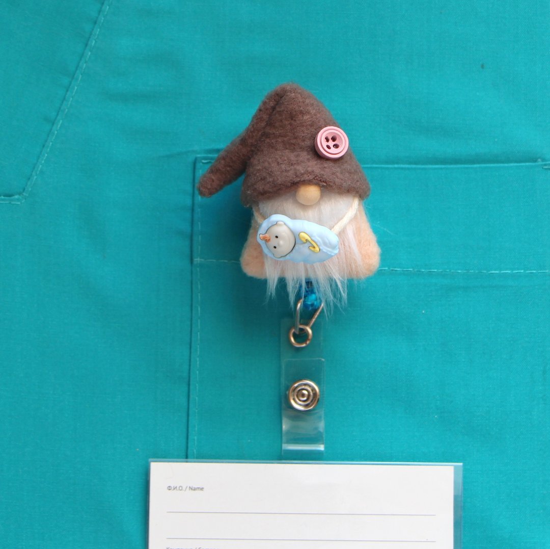 Funny badge reel gnome  Nurse Badge Reel  Doctor Badge Reel Retractable - 徽章/别针 - 棉 咖啡色