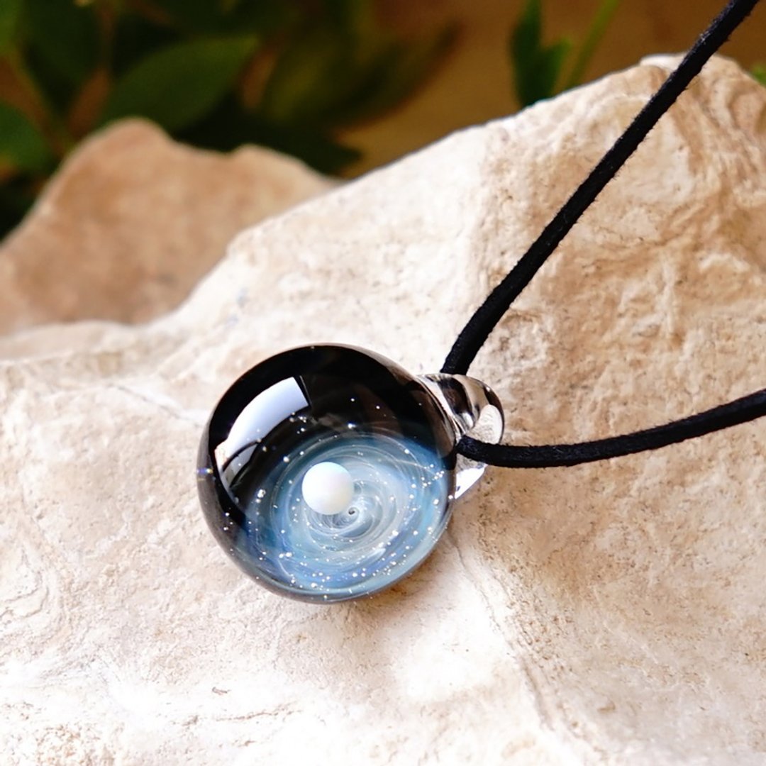 Nebula world. White Opal Glass Pendant Space Star 玻璃 Japanese-made Japan Handcrafted Hand-made Free Shipping - 项链 - 玻璃 蓝色