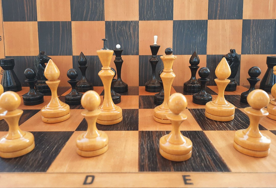Soviet 1960s vintage wooden chess pieces set middle-sized 10 cm king chessmen - 桌游/玩具 - 木头 