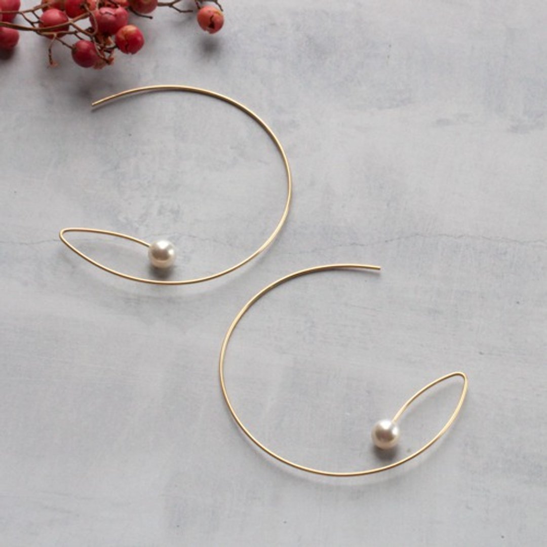 14kgf Swarovski Pearl Luna pierced earrings - 耳环/耳夹 - 其他金属 白色