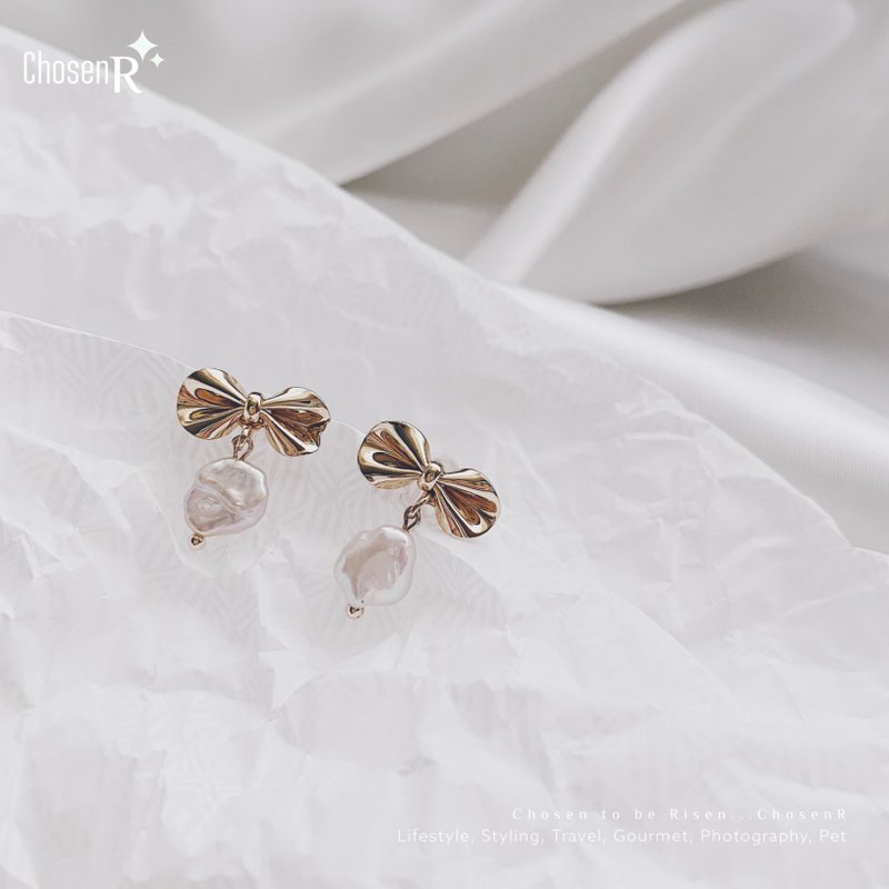 蝴蝶结小垂坠淡水珍珠耳环 - 耳环/耳夹 - 珍珠 金色