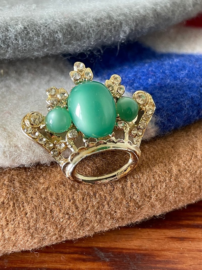 古董超级可爱胖胖皇冠绿色果冻别针胸针 心口针 B1172 - 胸针 - 其他金属 金色