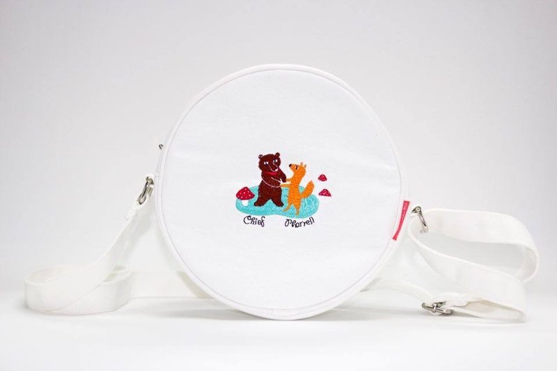 Pharrell x Chief 纯棉绣花小圆包 / 白色 / 小童及成人适用 - 侧背包/斜挎包 - 棉．麻 白色