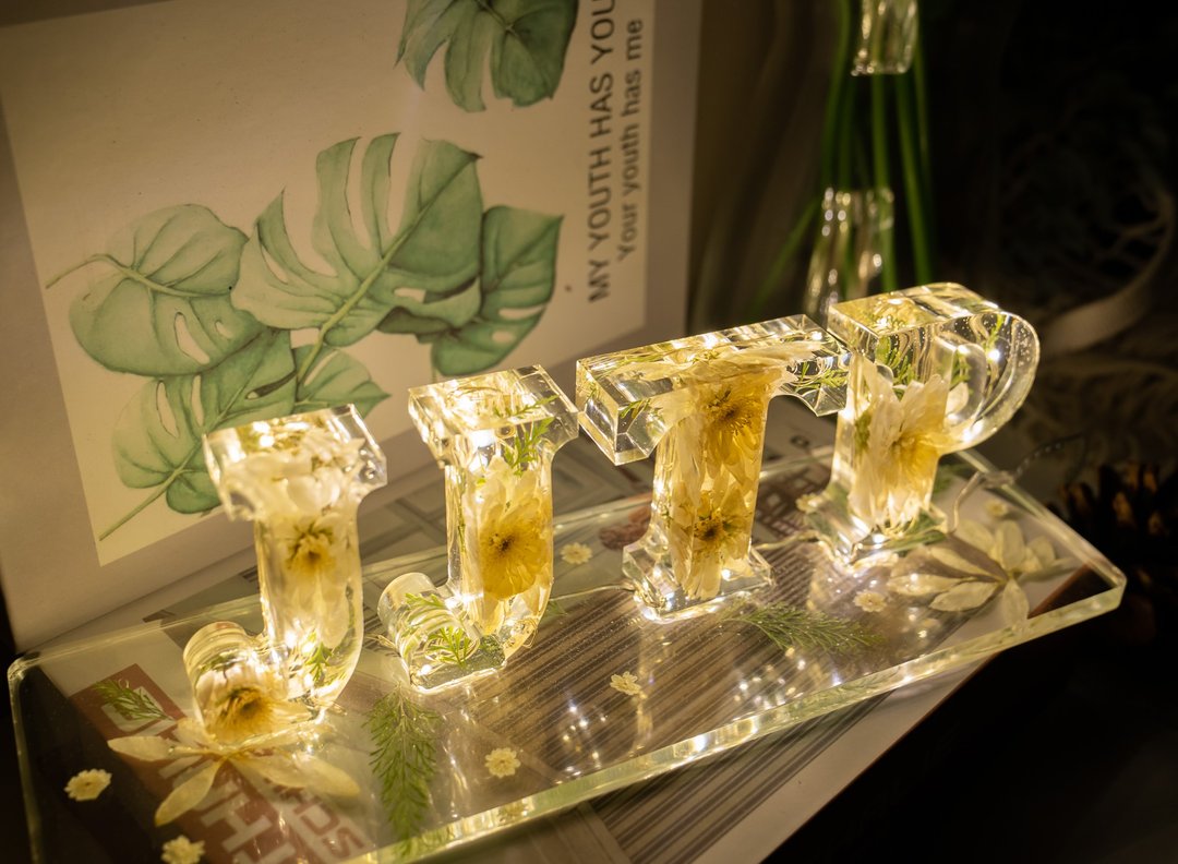 Custom Flower Letter Resin Lamp (white Chrysanthemum) - 灯具/灯饰 - 树脂 白色