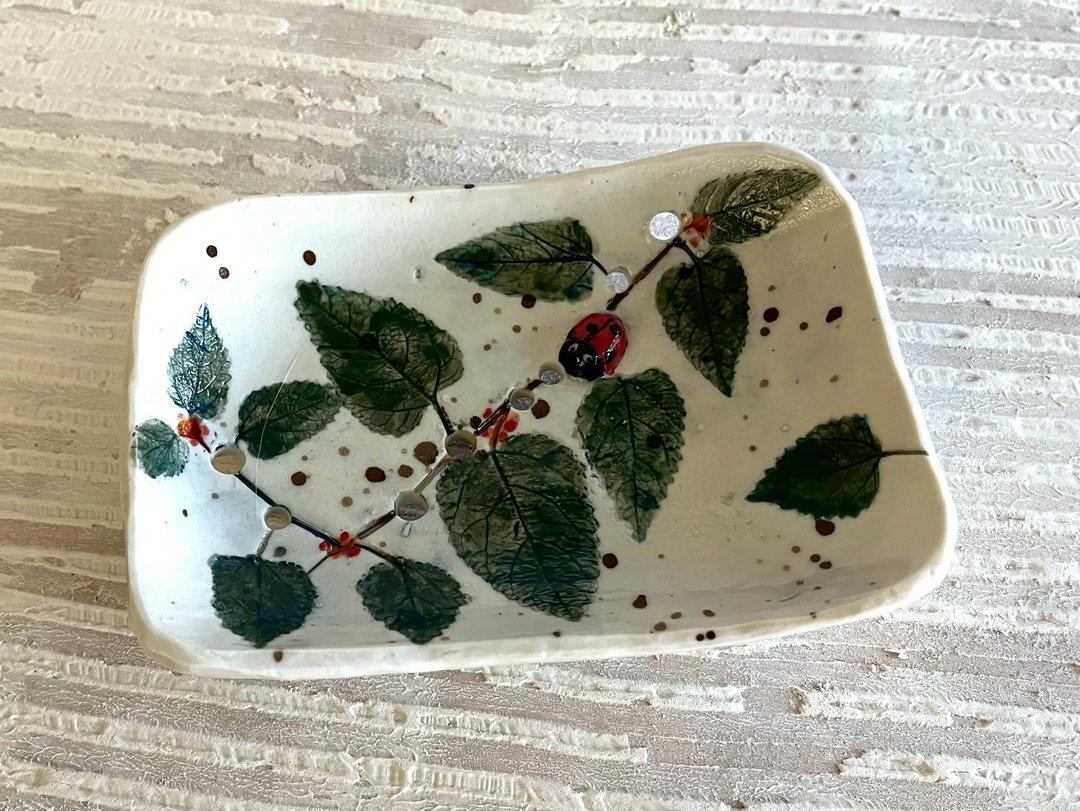 小瓢虫的闲暇午后肥皂盘(售完再制款)_陶饰肥皂碟 - 卫浴用品 - 瓷 白色