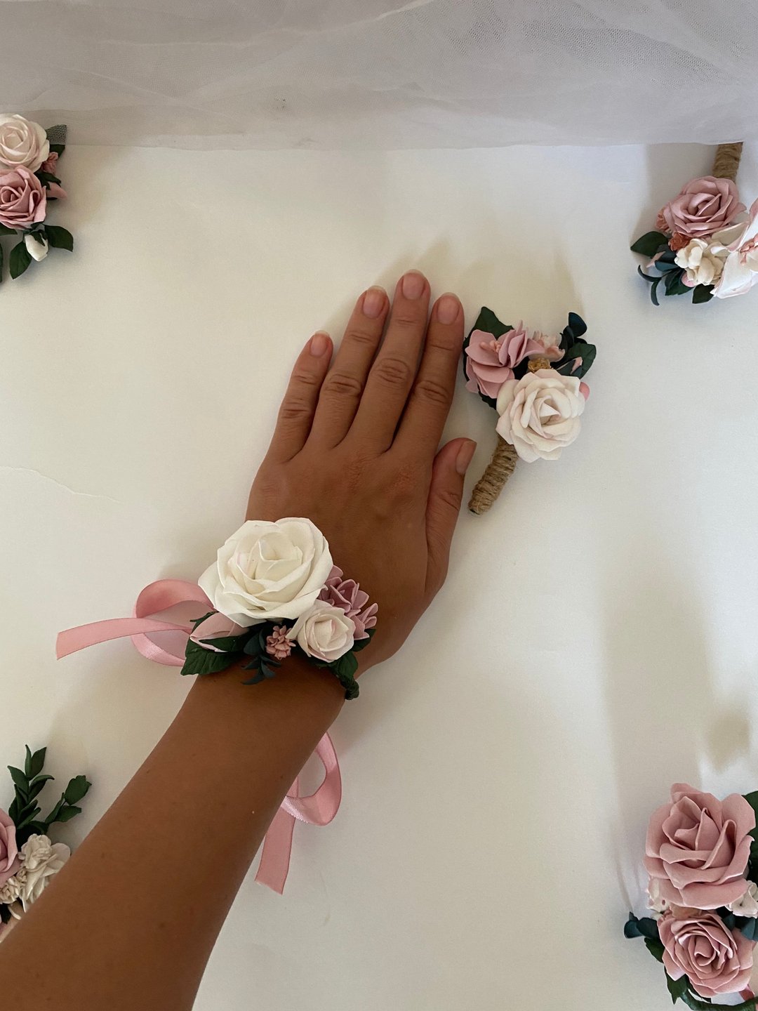 Bridal/ bridesmaid  wrist flower. Wedding corsage. Bridesmaid bracelet. - 胸花/手腕花 - 其他材质 粉红色