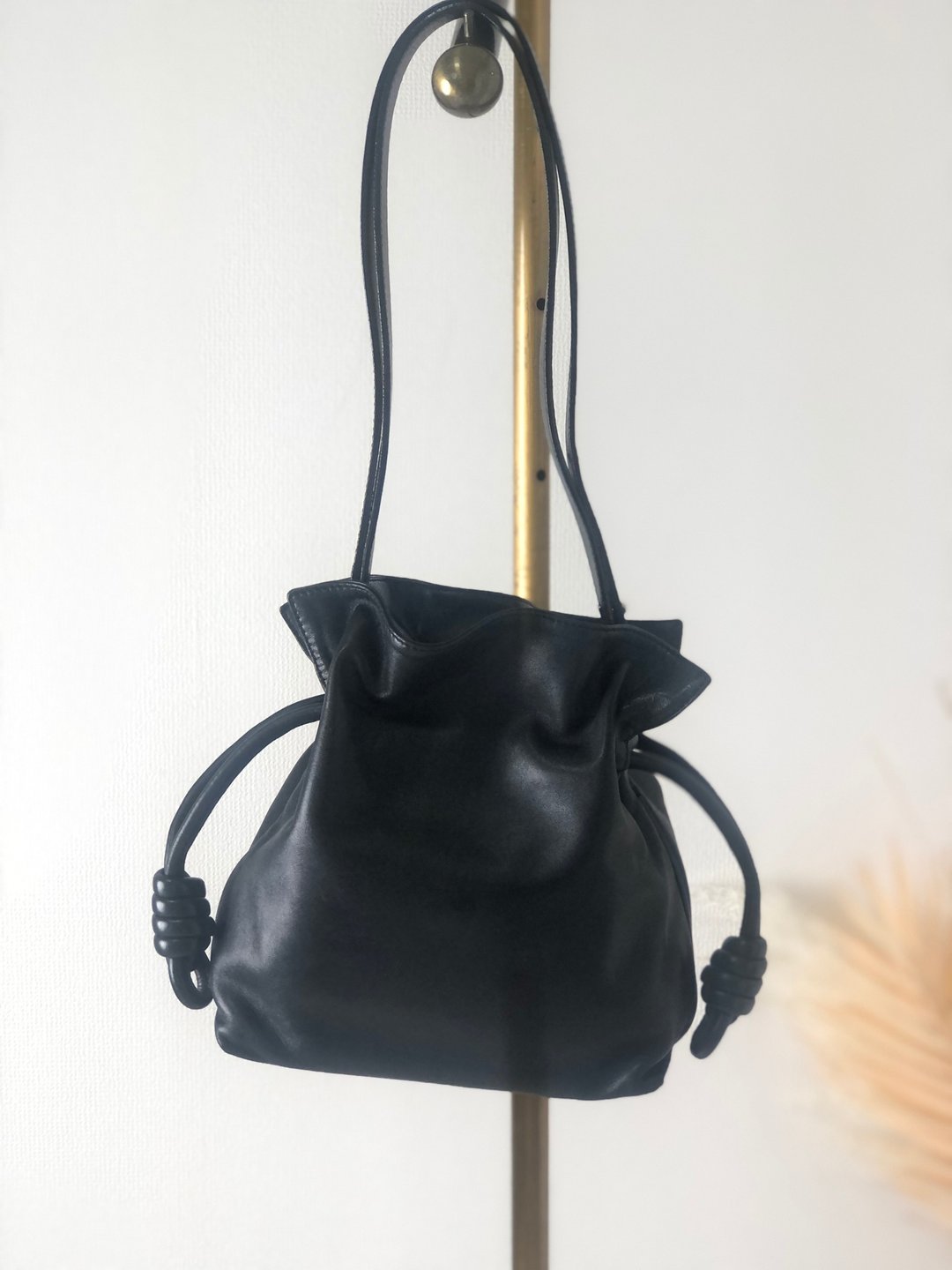 【 日本直送 名牌中古包 】LOEWE 罗威 Anagram Flamenco Knot 皮革 束口肩背包 黑色 ttzr2f - 侧背包/斜挎包 - 真皮 黑色