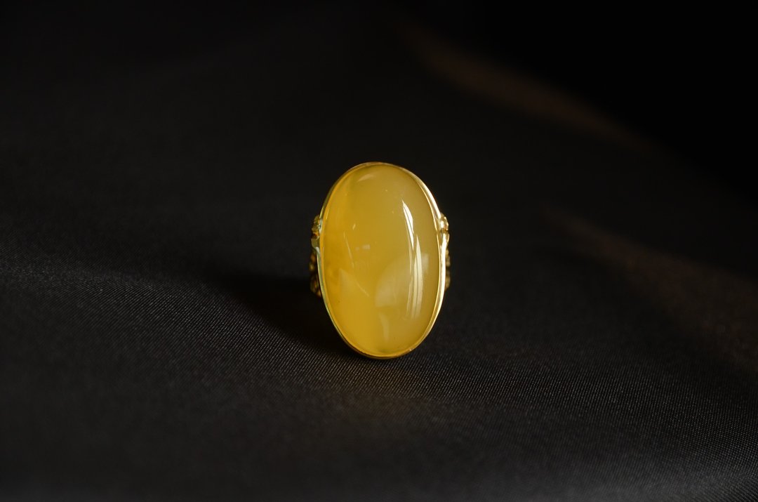 【Amber天然琥珀戒指】天然琥珀戒面925银渡金可调节大气戒指 - 戒指 - 半宝石 黄色