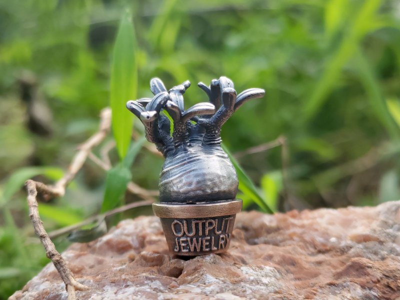 块茎植物 gracilis 吊坠 001 配皮革绳项链 - 项链 - 其他金属 银色