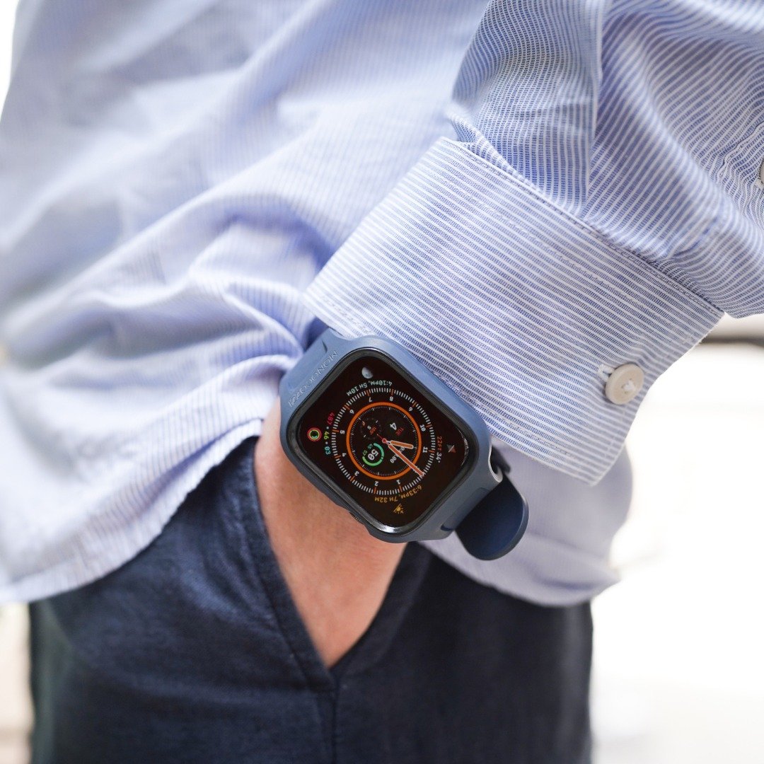 ESSENTIALS|Apple Watch防撞软胶保护壳连表带45/44mm-海军蓝色 - 对表/情侣表 - 塑料 蓝色