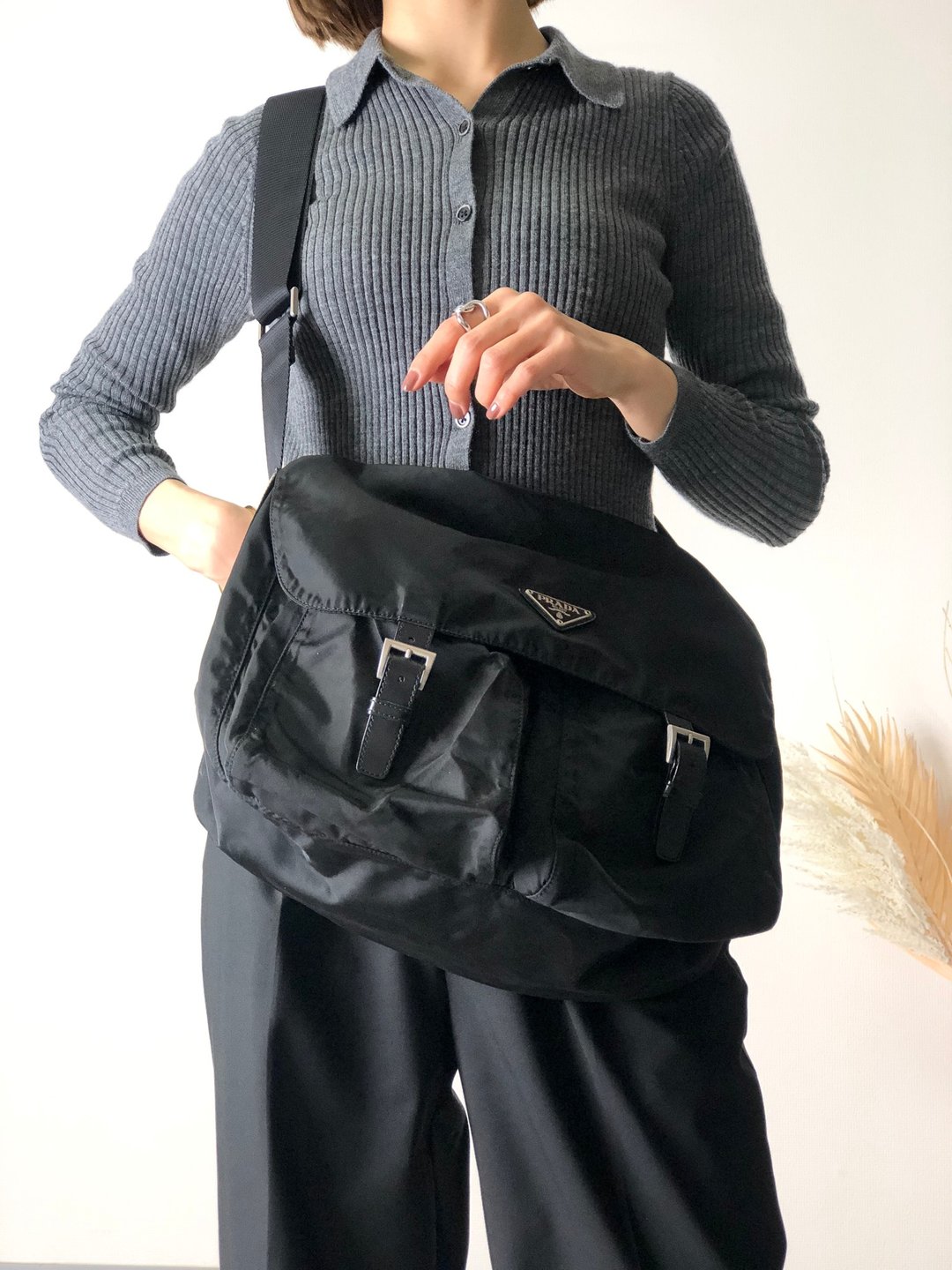 【 日本直送 名牌中古包 】PRADA 普拉达 三角标志 尼龙 邮差包 双口袋 肩背包 黑色 rnrirz - 侧背包/斜挎包 - 尼龙 黑色