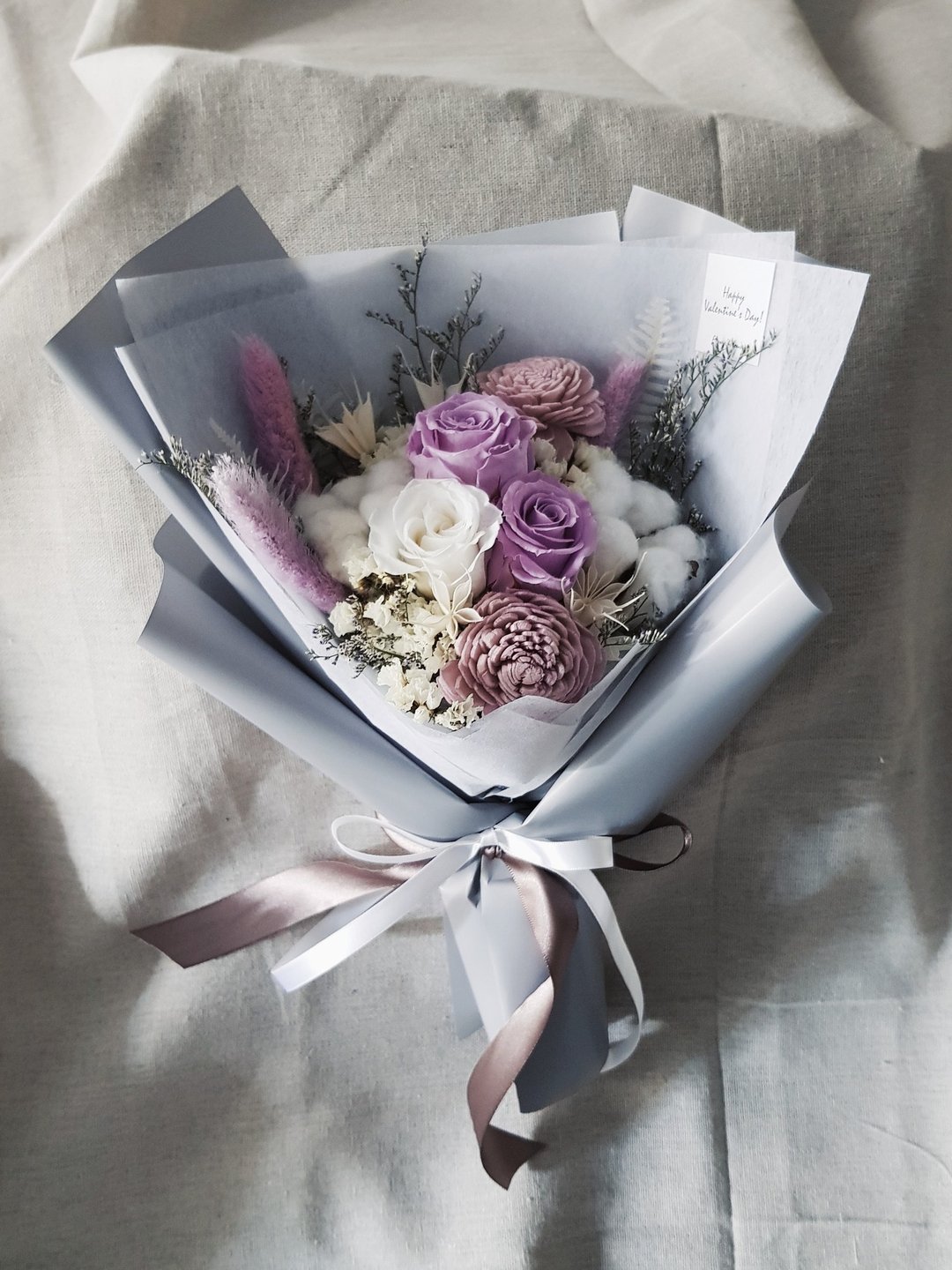 毕业快乐│永生花 + 干燥花│紫白玫瑰花束│情人节│生日毕业花束 - 干燥花/捧花 - 植物．花 紫色