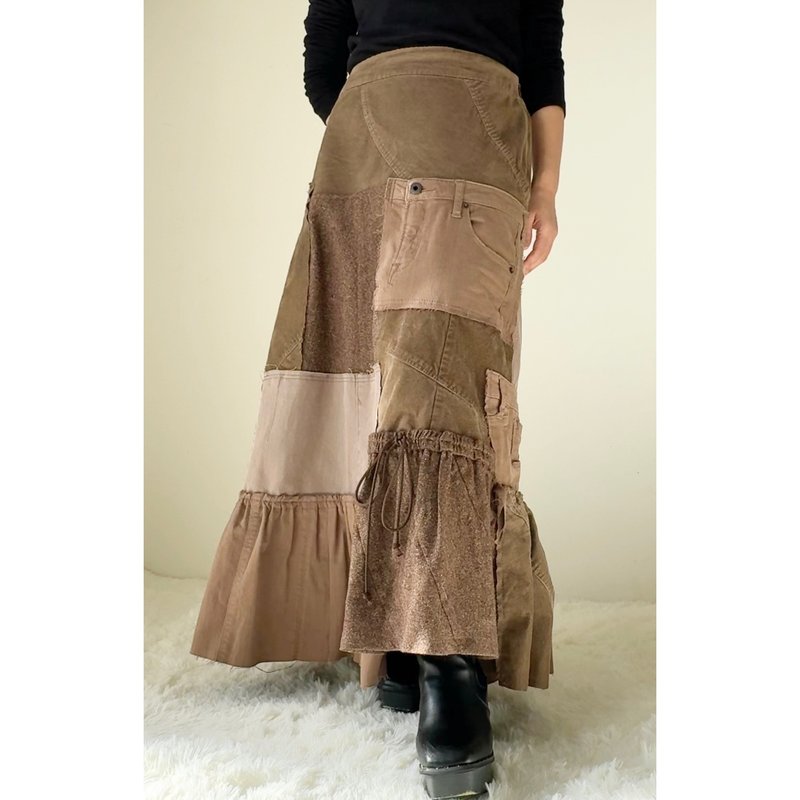 由温柔的棕色系斜纹软与灯芯绒拼接而成，这件复古改造的鱼尾拼贴裙，是秋冬必备、百搭实穿的单品。 - 裙子 - 棉．麻 咖啡色