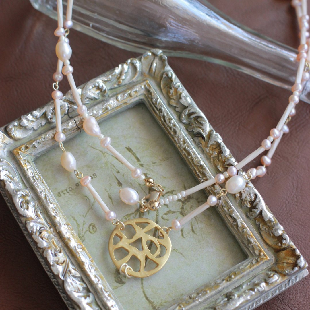 Necklace blown by the wind of Mikonos - 项链 - 玻璃 金色