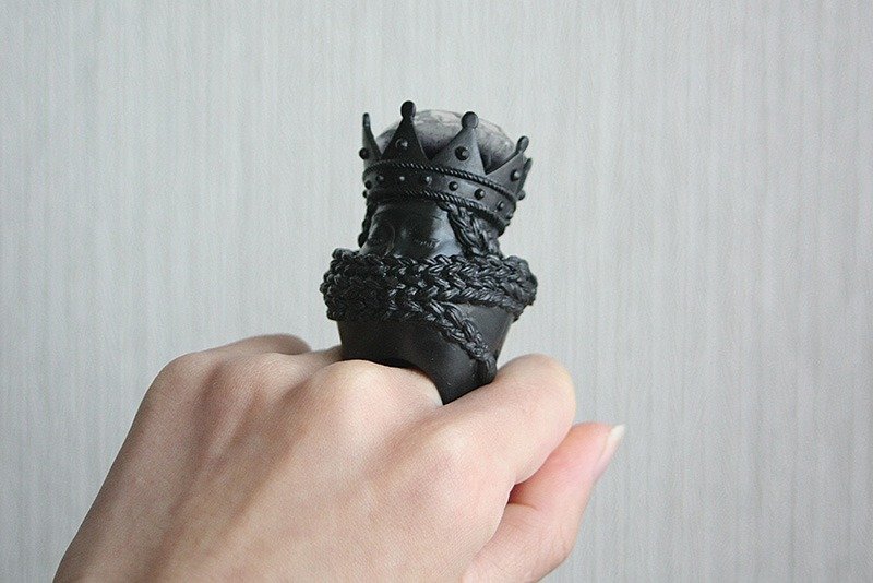 Q-TA × CHIMNEY "Princess of braids" - 戒指 - 塑料 黑色