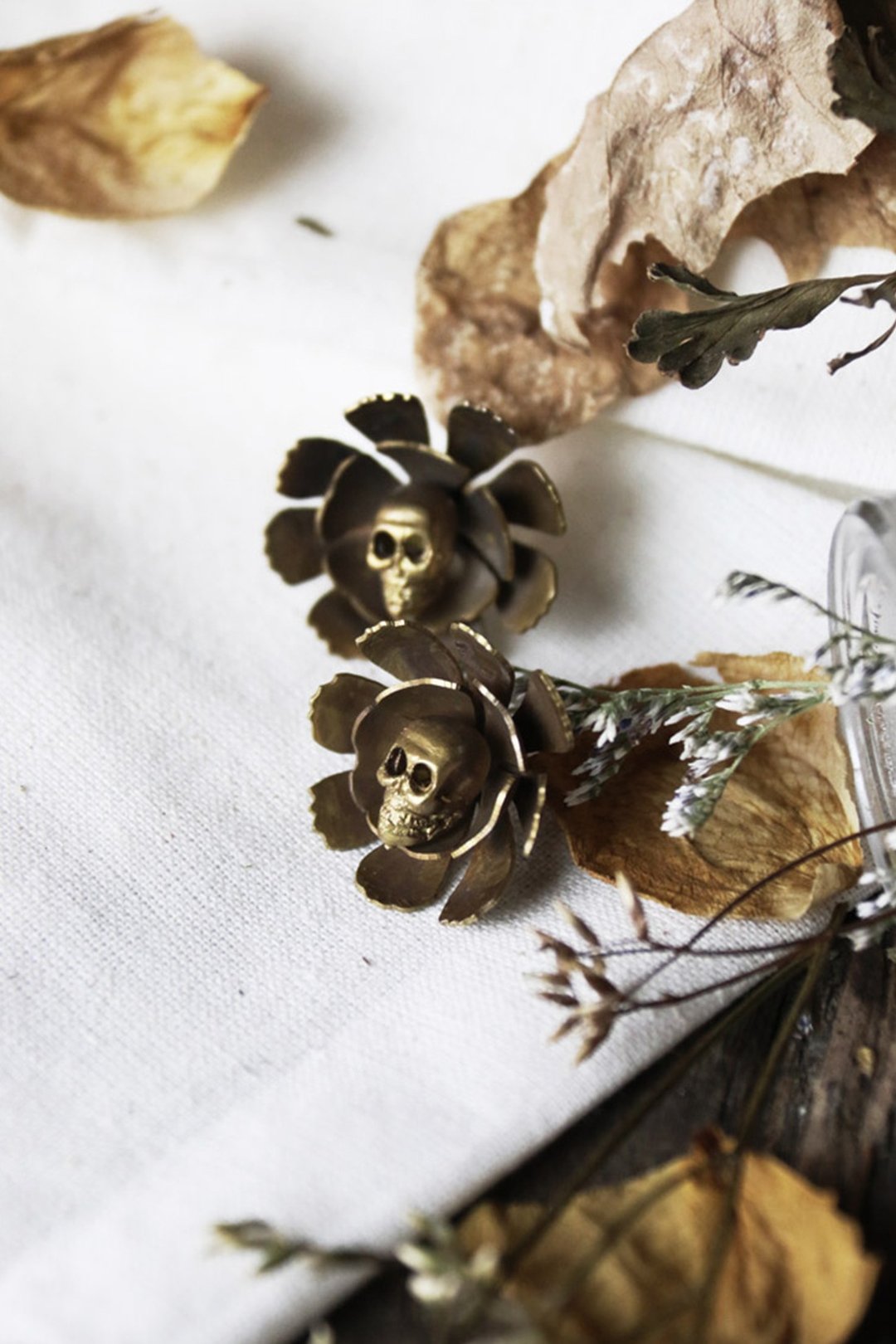 Skull Flower Stud Earrings no.4 - The Uncommon Defy Project. - 耳环/耳夹 - 其他金属 金色