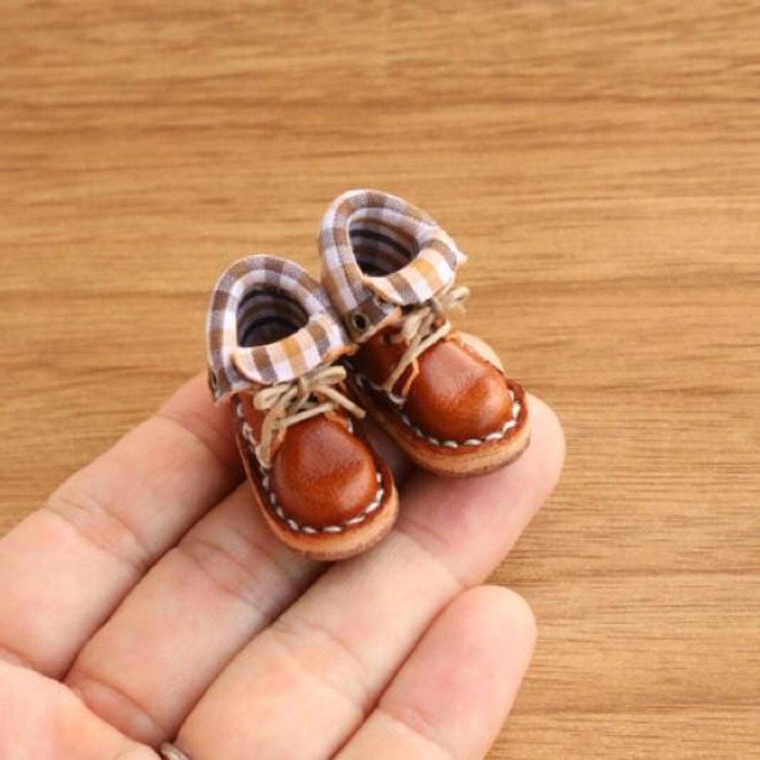 Small leather boots | with chocolate lining - 摆饰 - 真皮 咖啡色