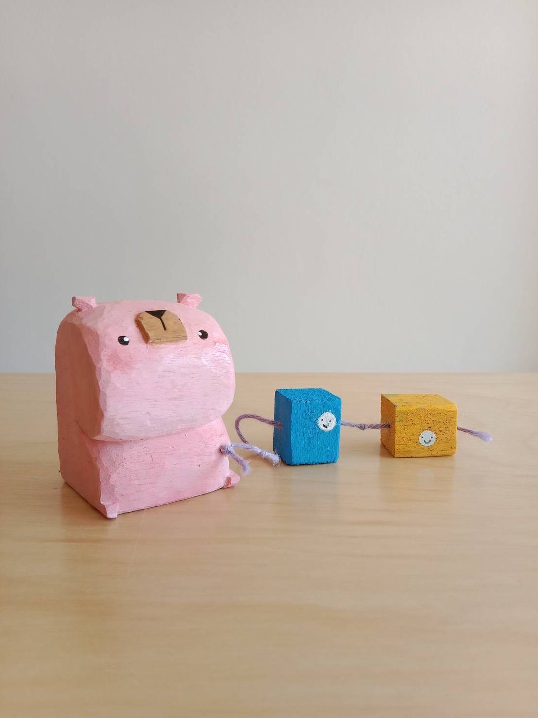 Naughty bear with a happy box - 摆饰 - 木头 