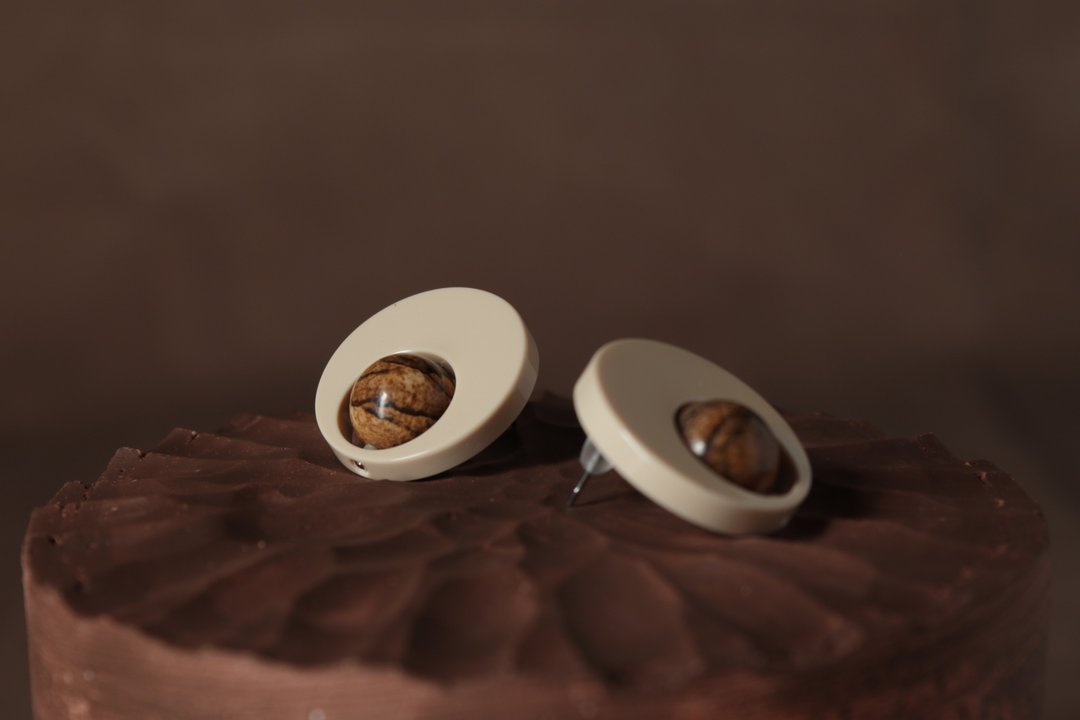 天然宝石（碧玉）奶油色耳环，手工树脂饰品 - 耳环/耳夹 - 树脂 多色