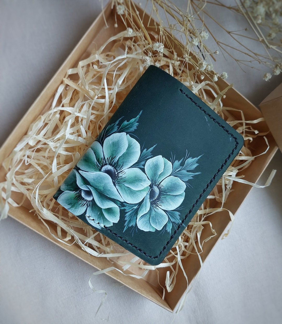 Green leather id passport holder for women Credit card holder Business card case - 名片夹/名片盒 - 真皮 绿色