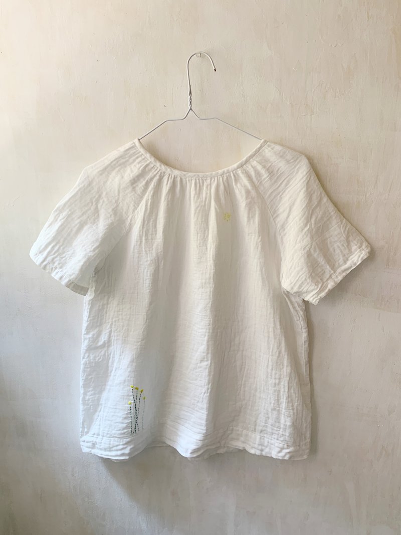 短袖棉衫--野地黄鹌 - 女装上衣 - 棉．麻 白色