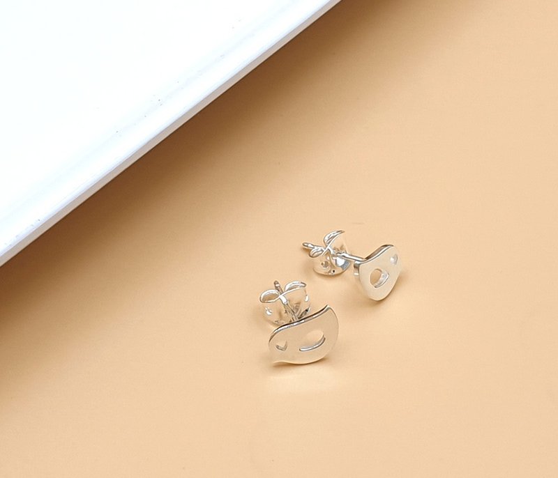 Handmade Little Bird Earring - silver plated on brass Little Me by CASO jewelry - 耳环/耳夹 - 其他金属 银色