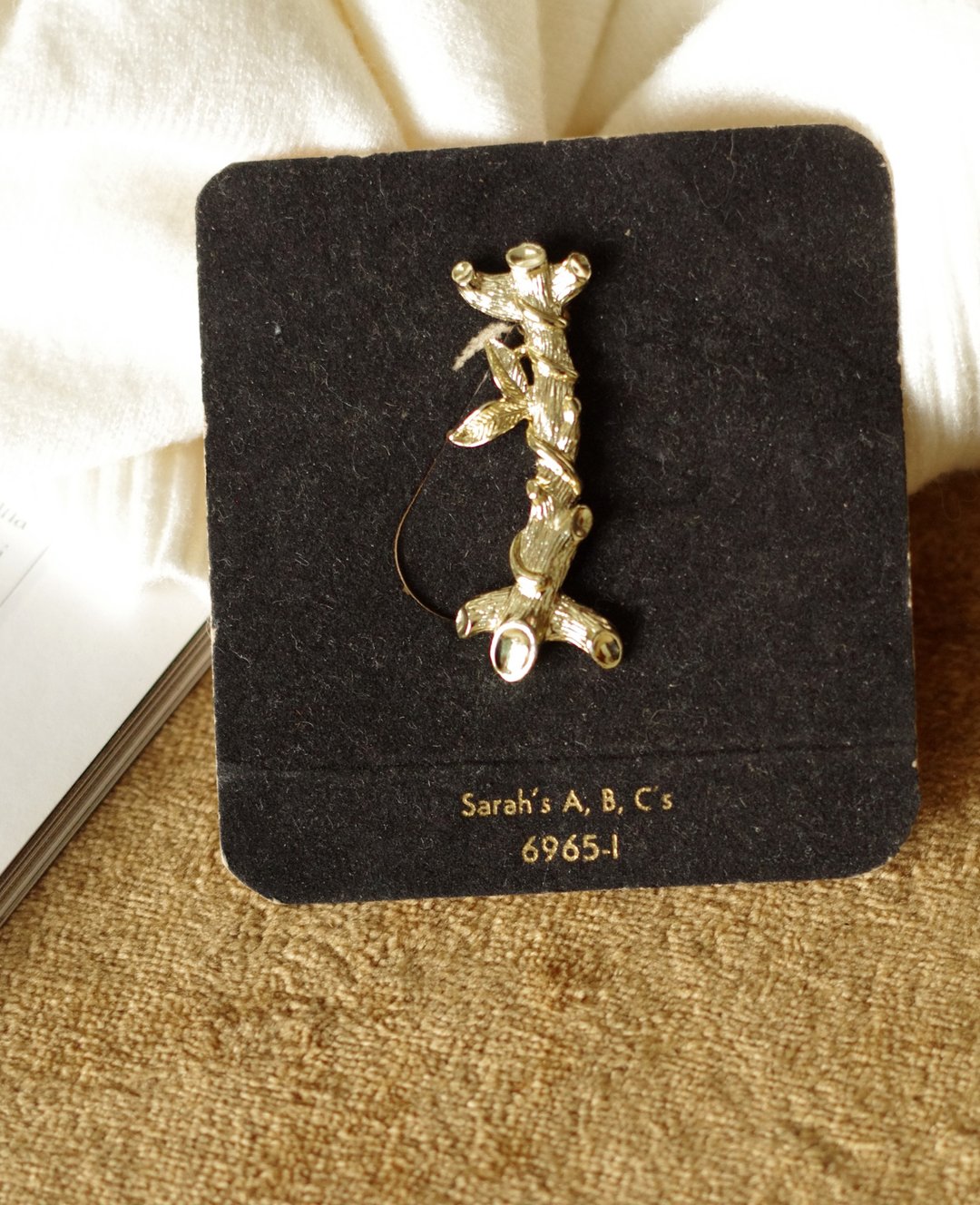 老又好古董珠宝  金色I字母别针胸针 Sarah Coventry 1972 B1013 - 胸针 - 其他金属 金色