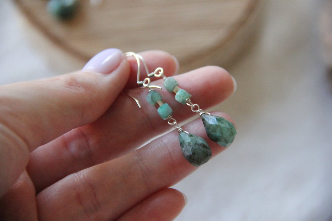 Emerald Earrings green gemstones drop earrings - 耳环/耳夹 - 宝石 绿色