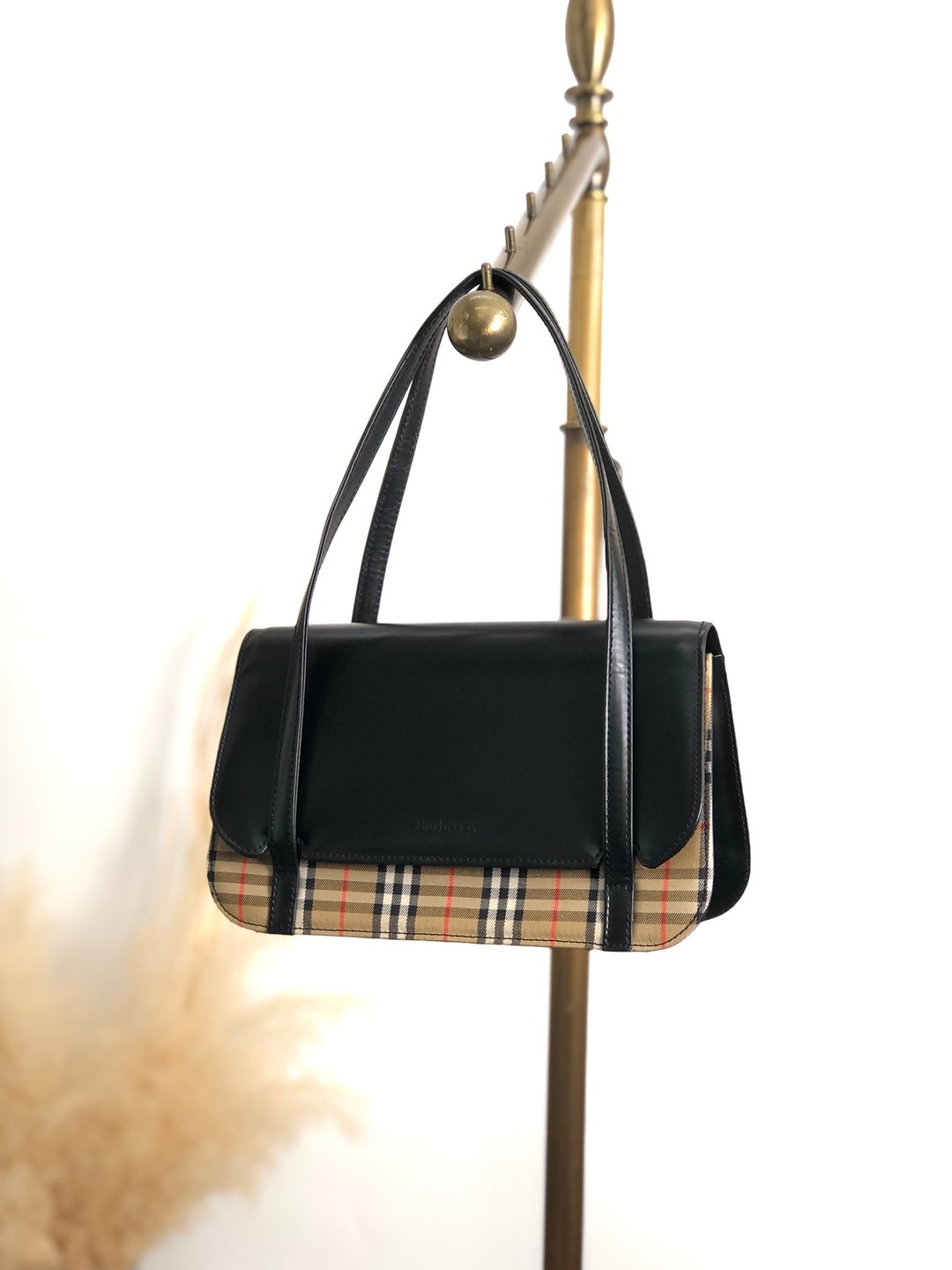 【 日本直送 名牌中古包 】BURBERRY 巴宝莉 手提包 黑色 格纹皮革 翻盖式 vintage 古董 j7fze5 - 手提包/手提袋 - 真皮 黑色